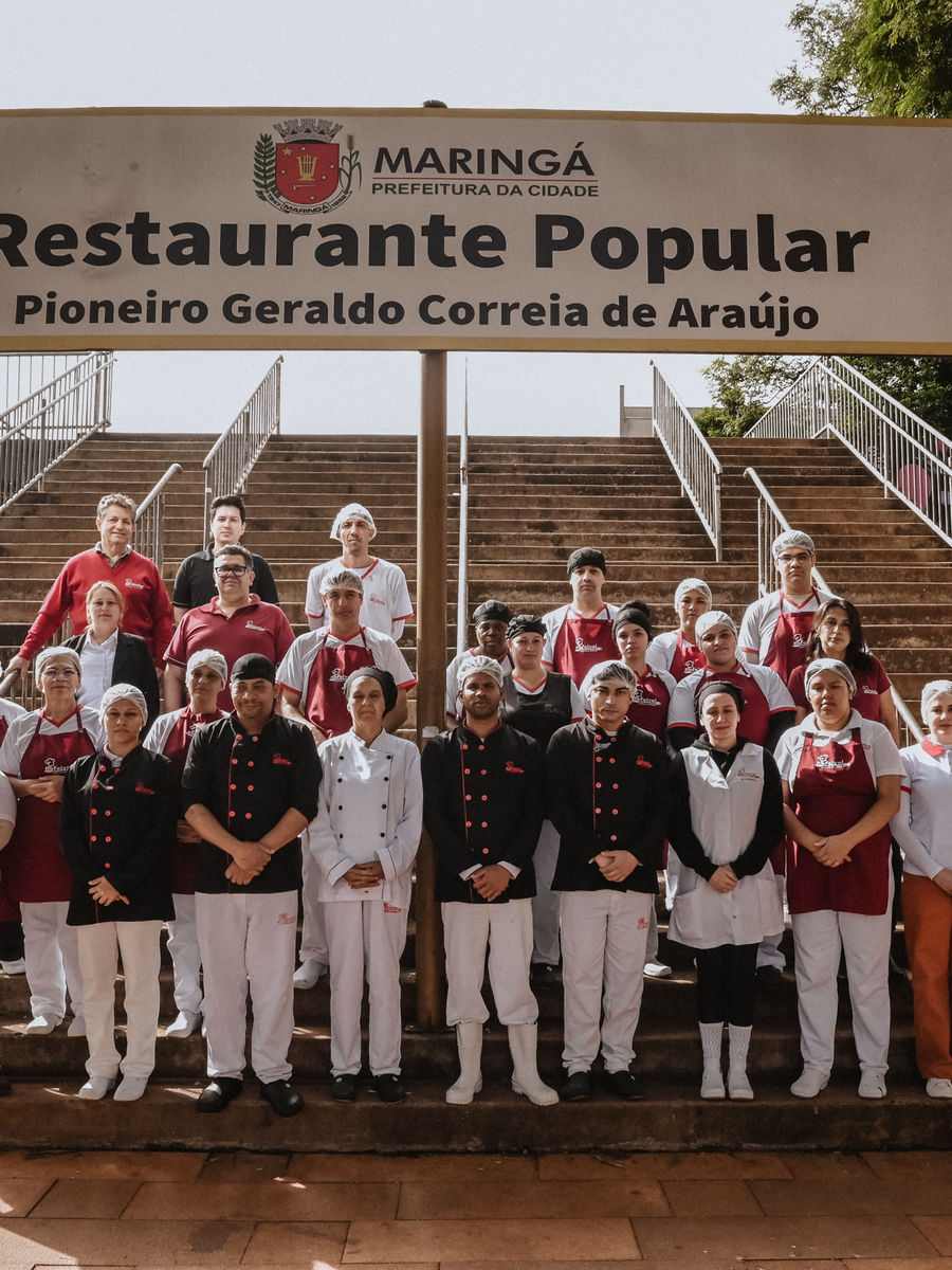 Equipe da Refeivel em frente ao Restaurante Popular de Maringá